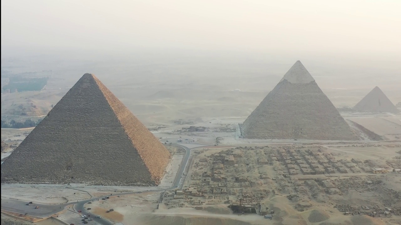 埃及开罗吉萨大金字塔的鸟瞰图视频下载