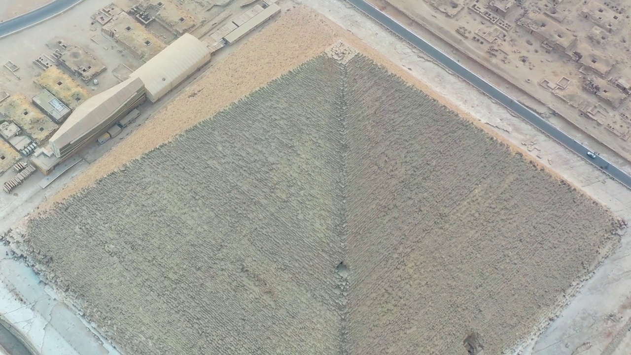 埃及开罗吉萨大金字塔的鸟瞰图视频下载