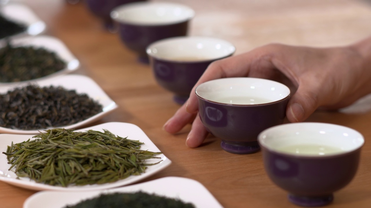 按发酵程度和手持茶杯分类的茶叶/庆尚南道河东郡，韩国视频素材