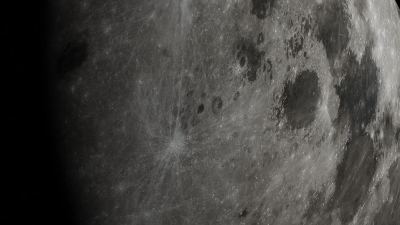 月球塌陷，表面收缩和破裂视频素材
