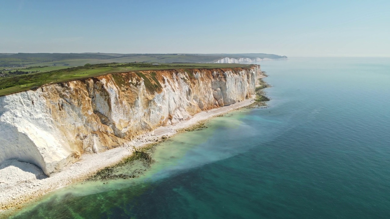 无人机拍摄的美丽的海岸七姐妹和周围地区。希弗德的海岸线视频素材