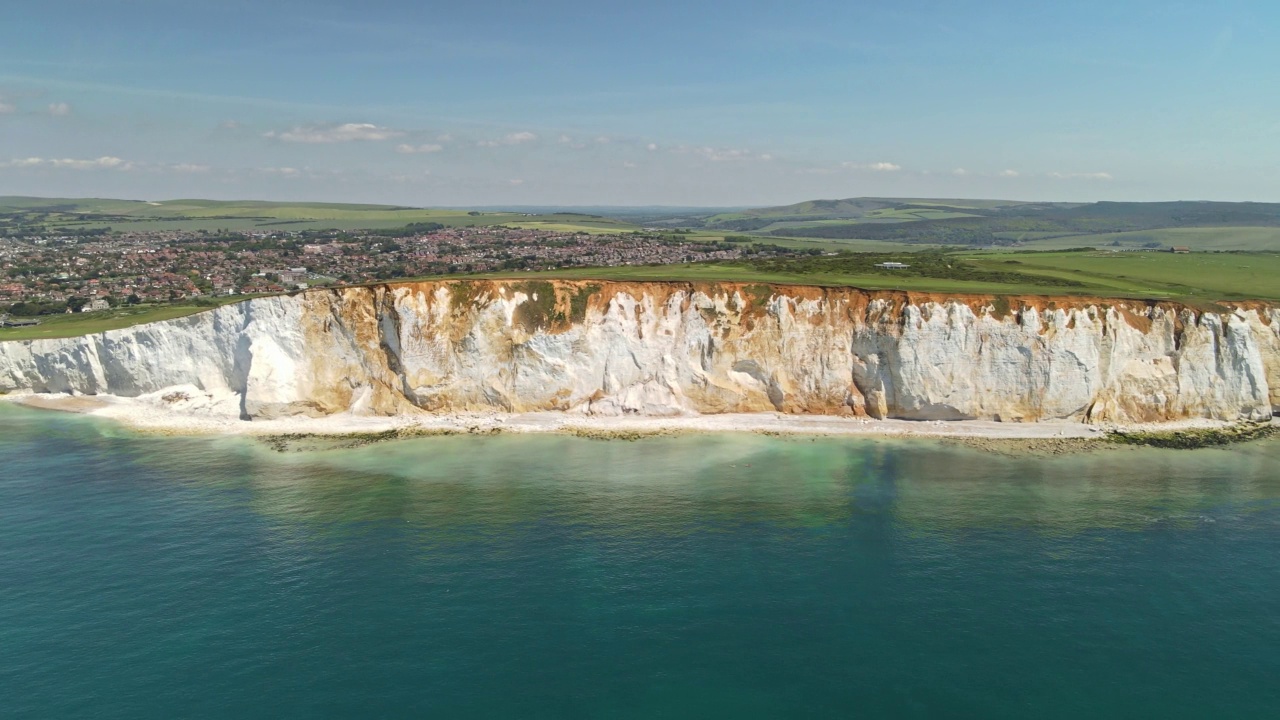 无人机拍摄的美丽的海岸七姐妹和周围地区。希弗德的海岸线视频素材