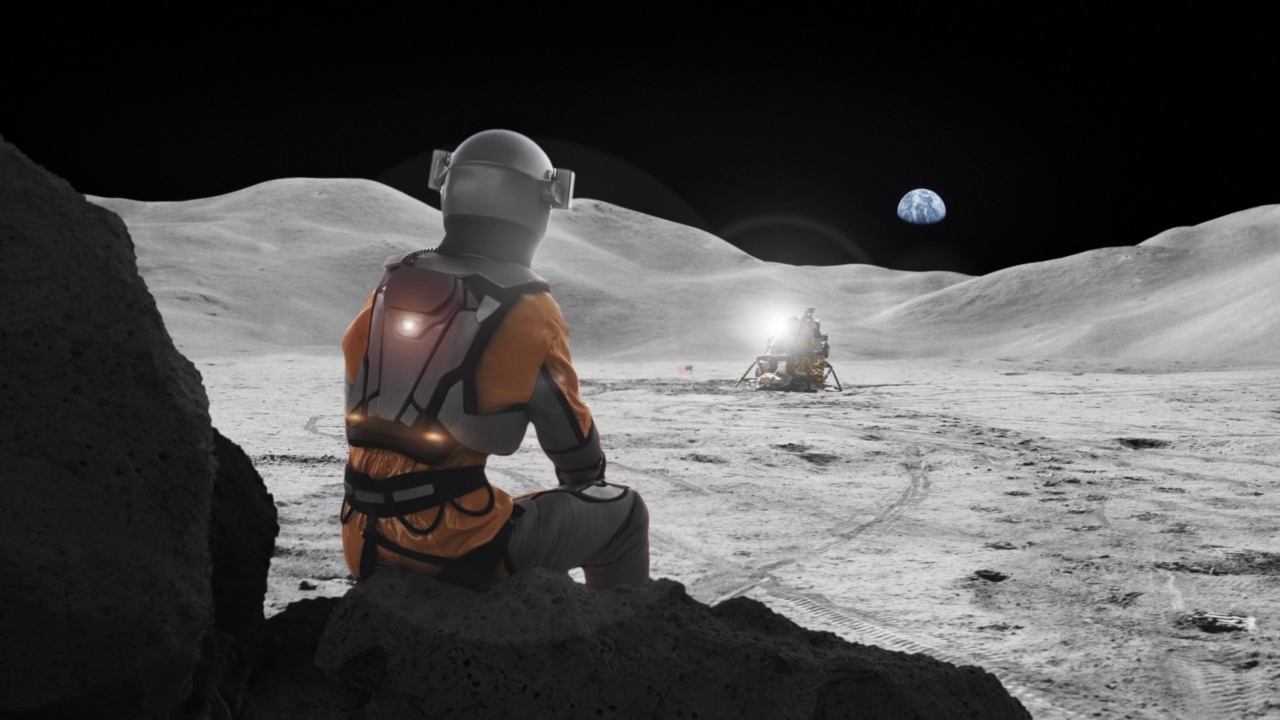 宇航员困在月球上想家。天空中遥远的行星地球视频素材
