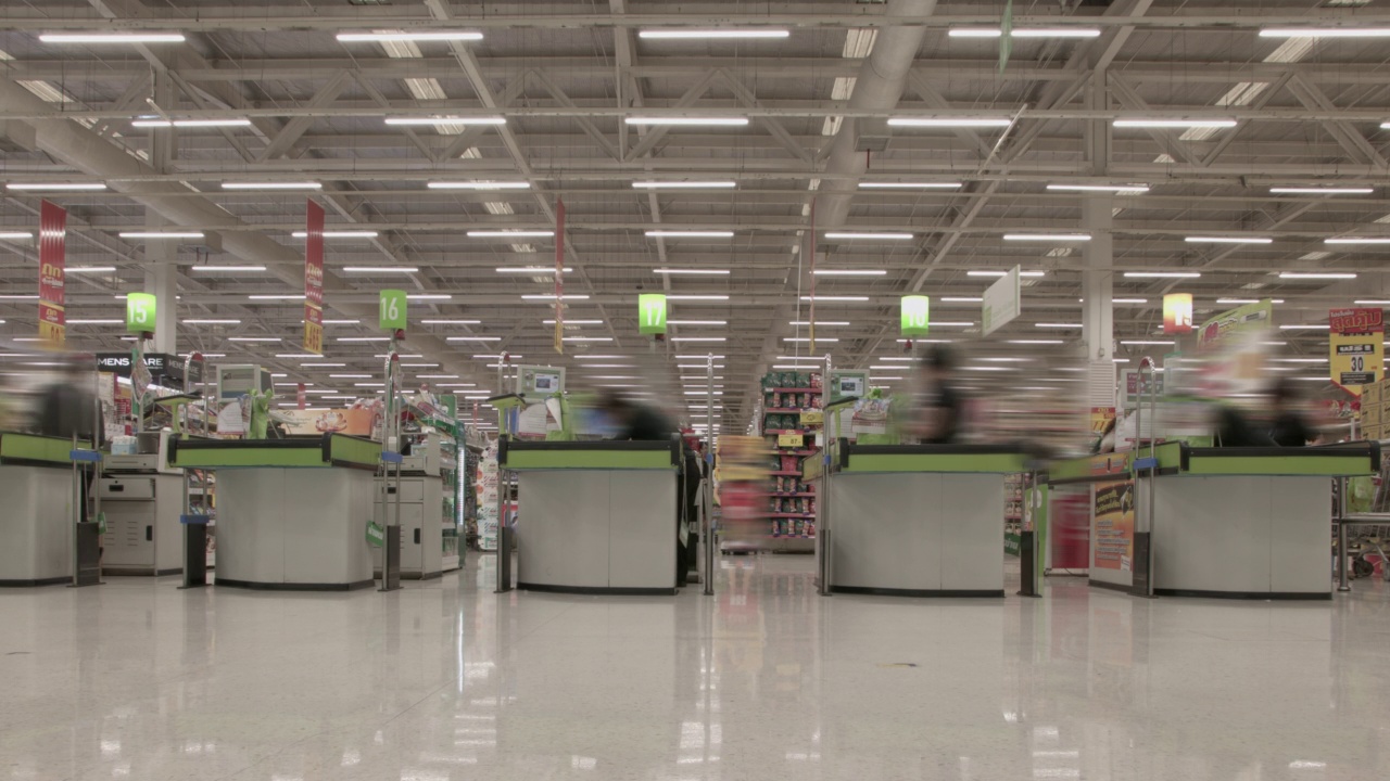 顾客在超市收银台付款的时间间隔视频素材
