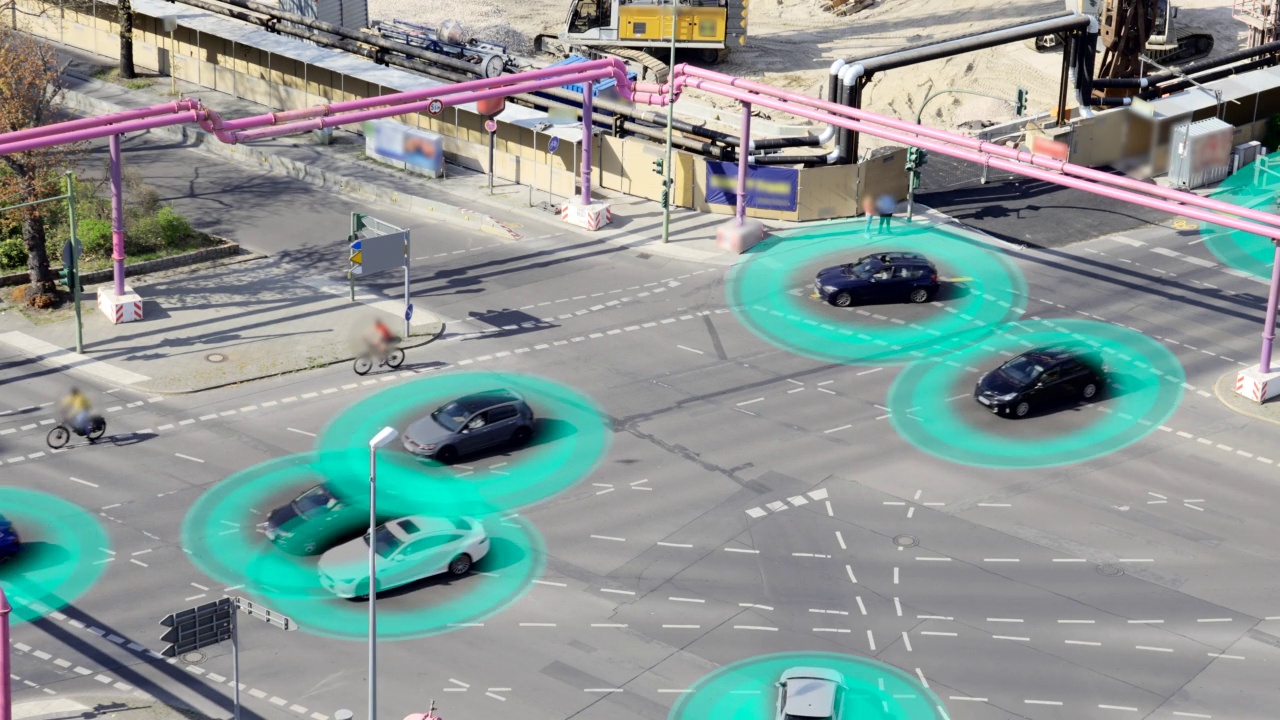 自动驾驶自动驾驶车辆穿过十字路口视频素材