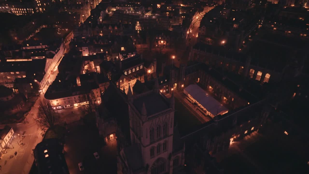 英国剑桥市夜间鸟瞰图视频下载