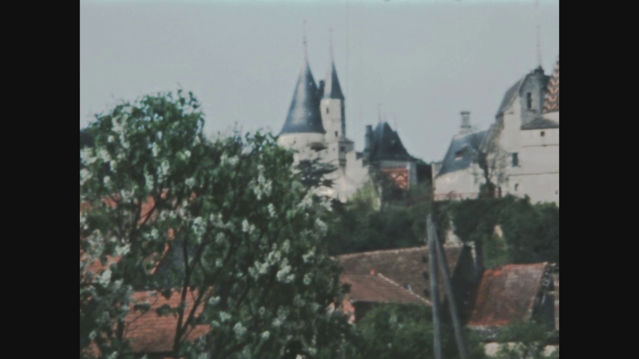1970年的法国，中世纪的小村庄视频素材