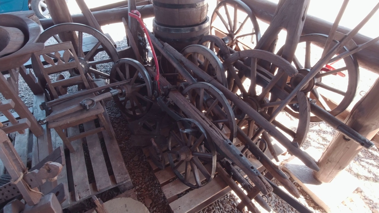 木制轮子和旧工具视频下载