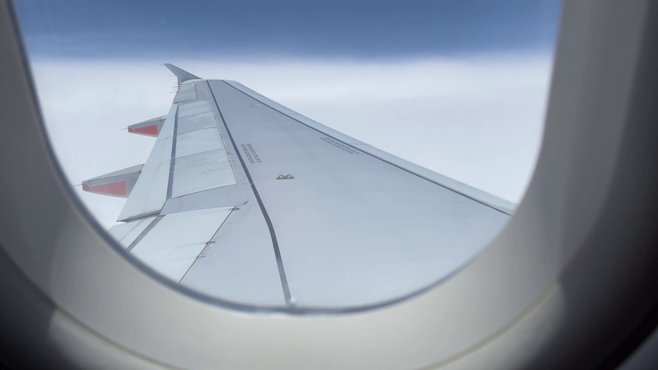 飞机乘客窗和机翼视频下载