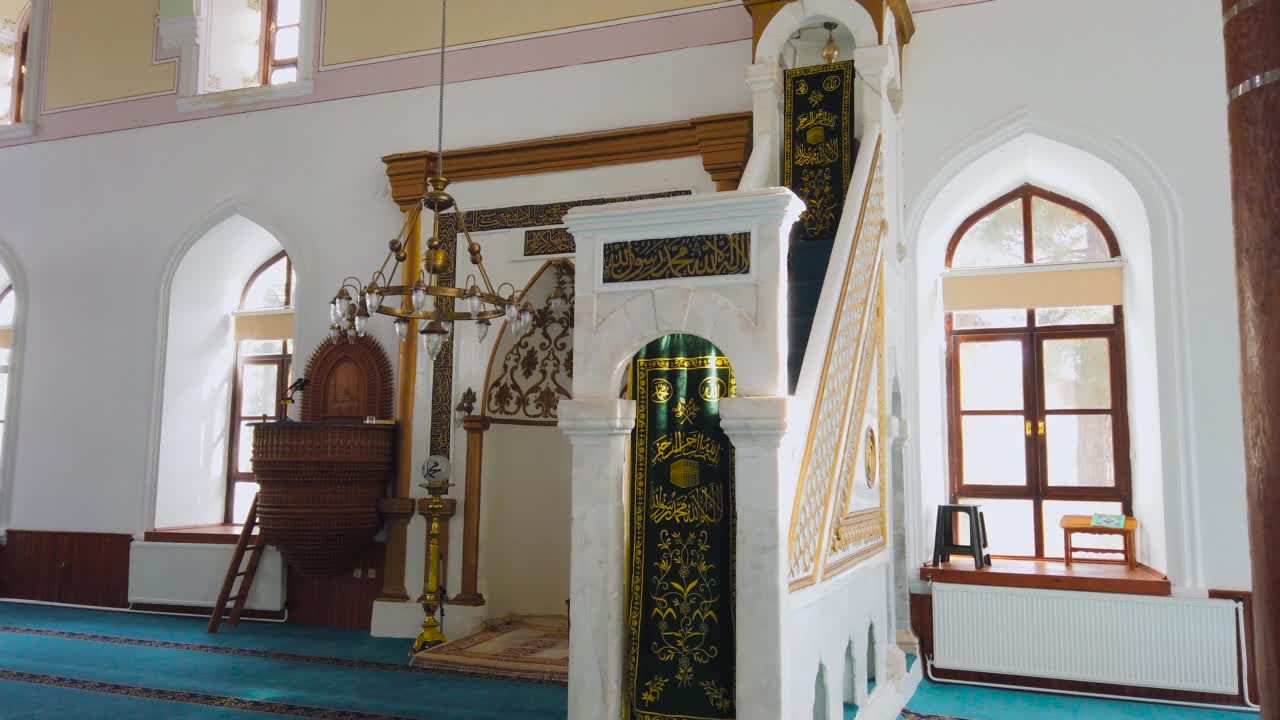 土耳其伊斯帕塔的库特鲁贝清真寺视频下载