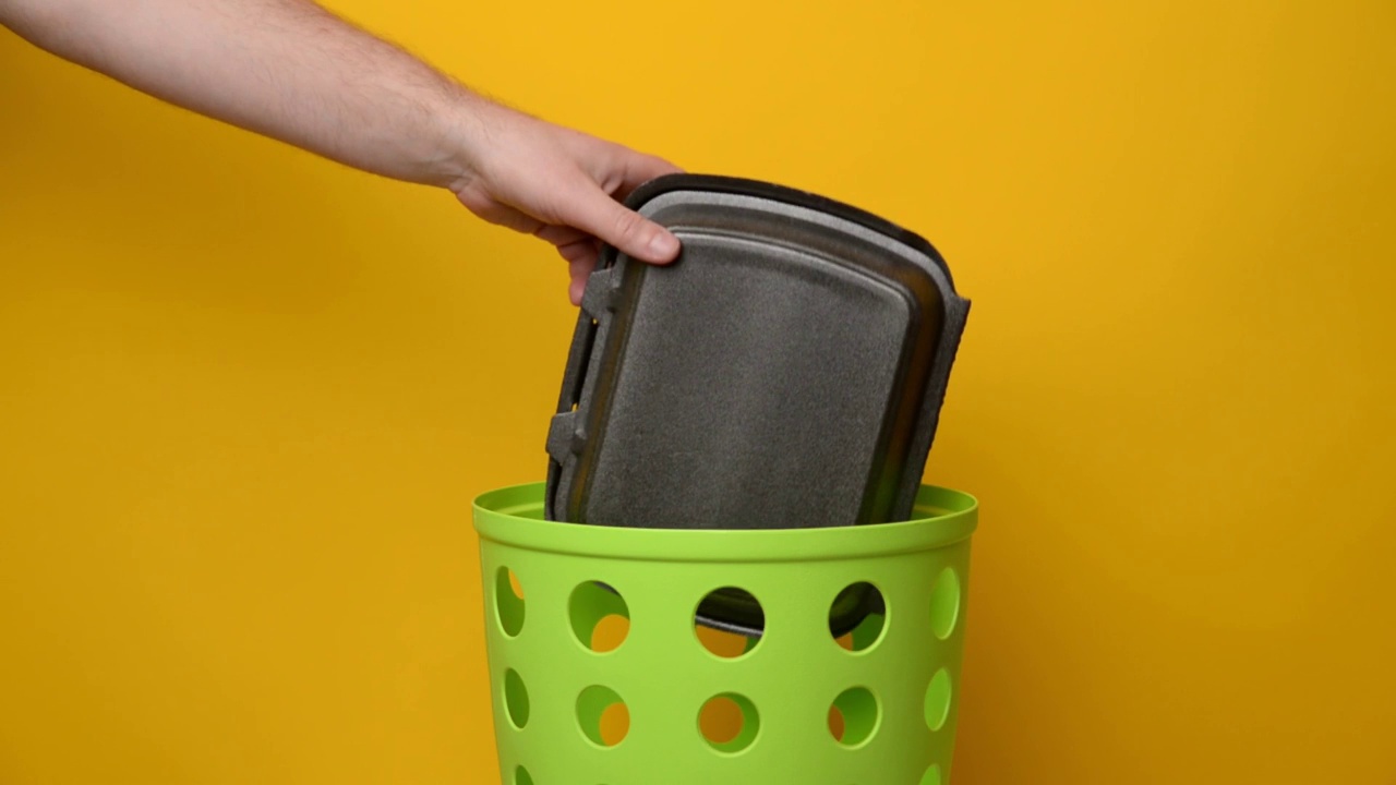 将eps容器弃置于绿色垃圾桶内处理及循环再造。视频下载