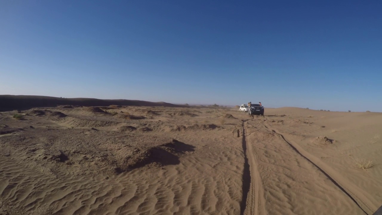 撒哈拉沙漠的吉普车之旅视频素材