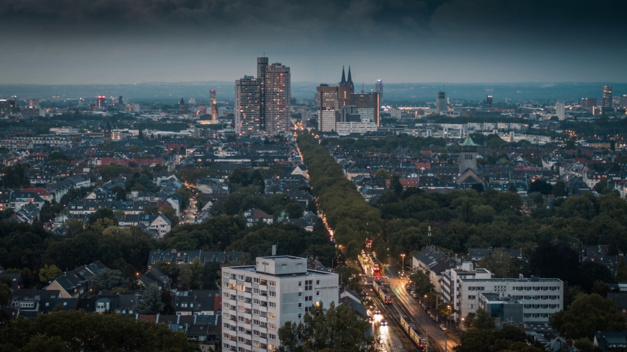 科隆的城市在夜间-空中拍摄视频素材