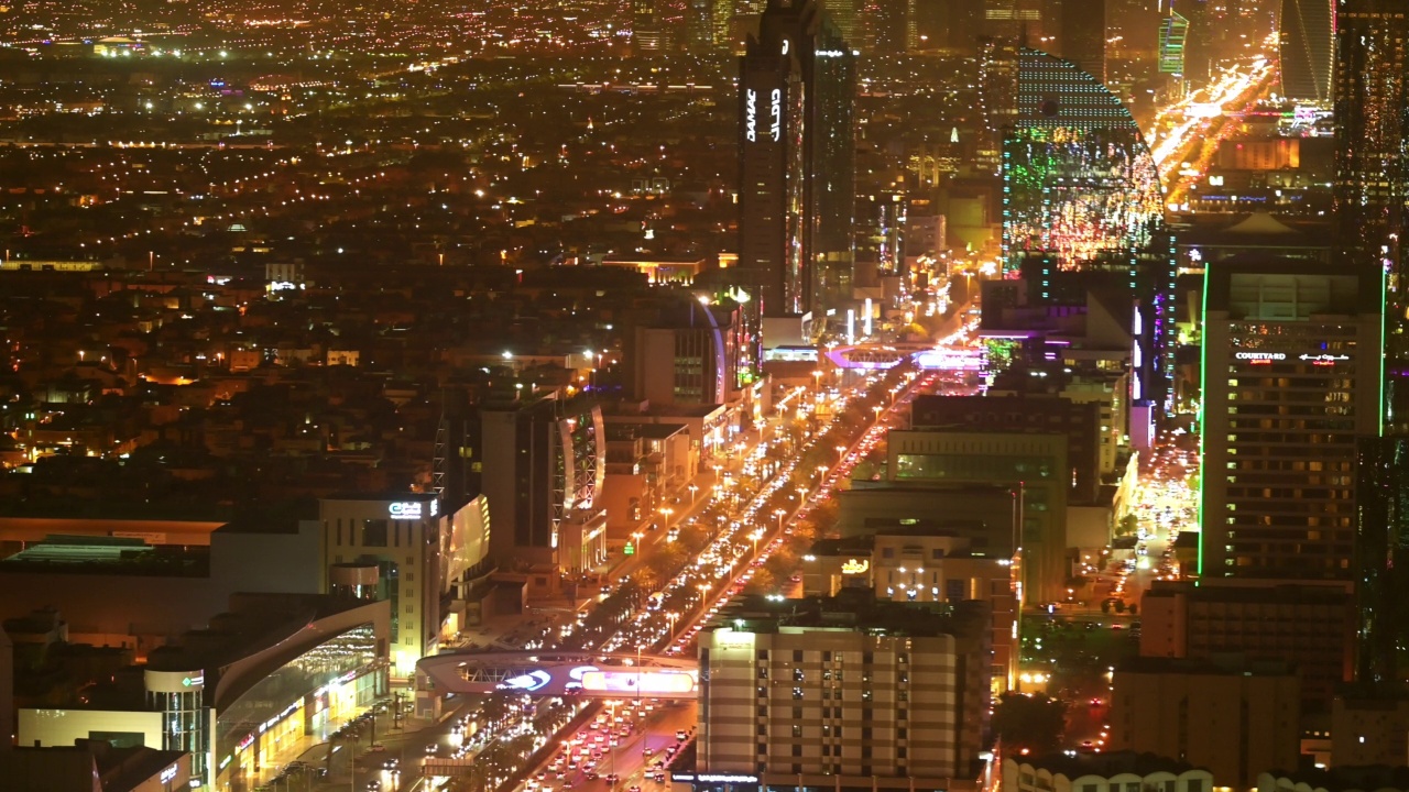沙特阿拉伯利雅得高速公路上的交通视频下载