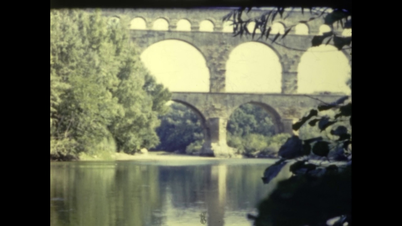 1955年的法国，阿维尼翁村的景色视频素材