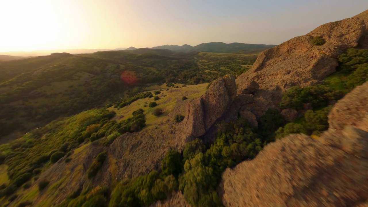 分级FPV快速4k空中镜头的农村地区，无尽的森林，平原，河流，巨大的绿色Evros在希腊北部色雷斯地区(Tyxero, Lefkimi, Feres, Ferres, Soufli)视频下载
