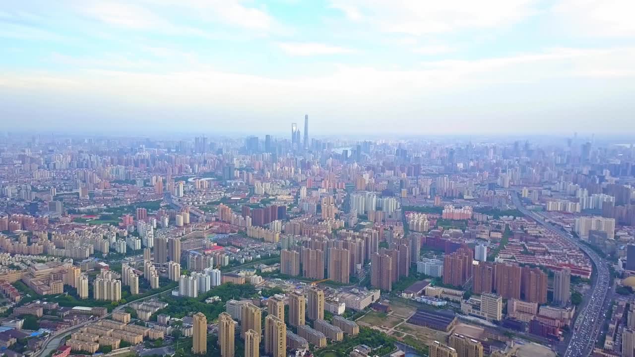 中国上海的天际线鸟瞰图视频素材