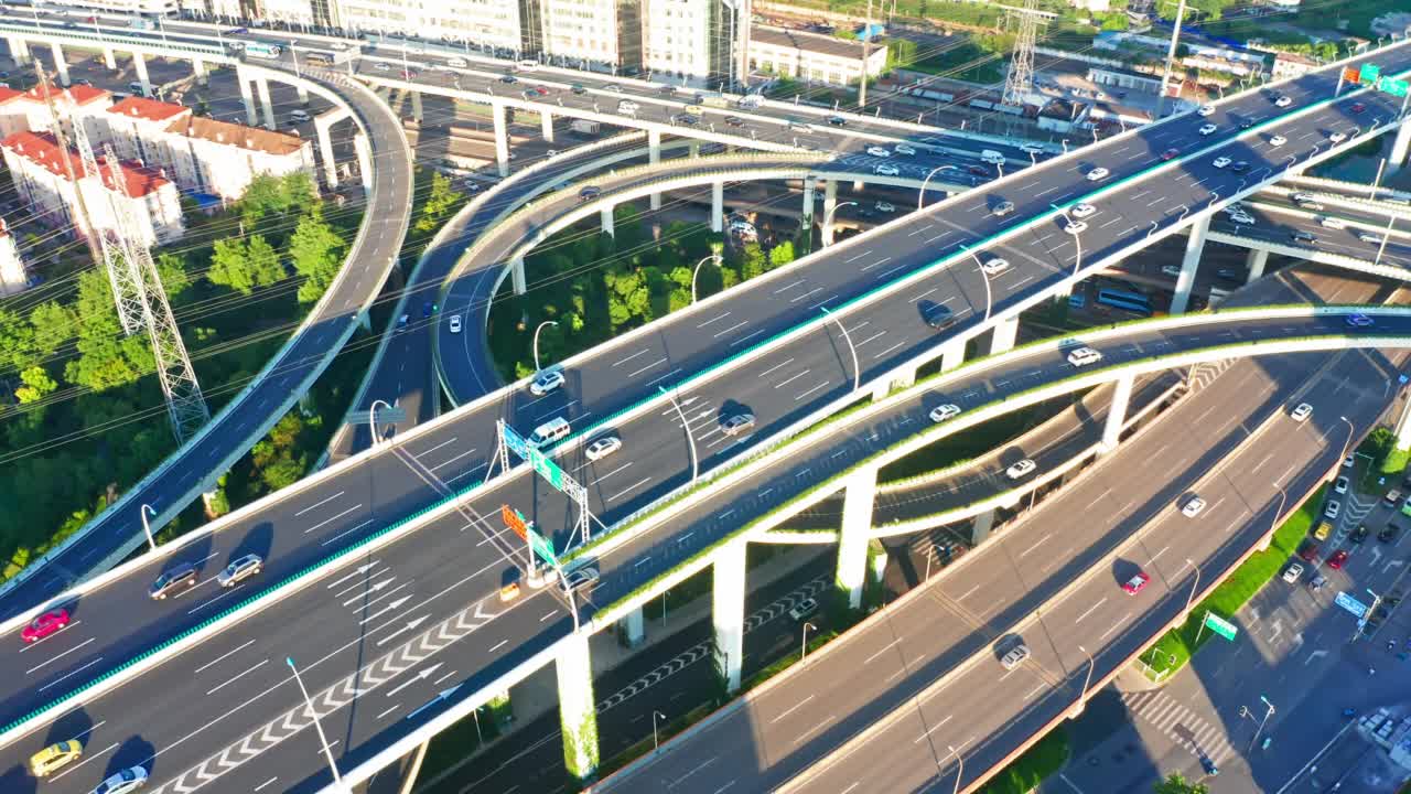 中国上海高速公路立交桥鸟瞰图视频素材