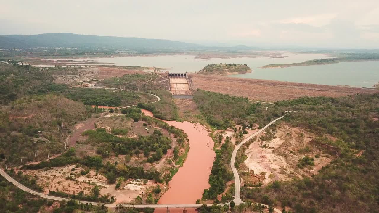 大坝与干旱干旱的水视频素材