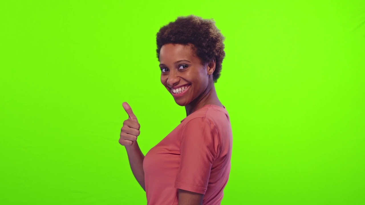 年轻的非洲裔美国女性会表现出积极或消极的情绪视频素材