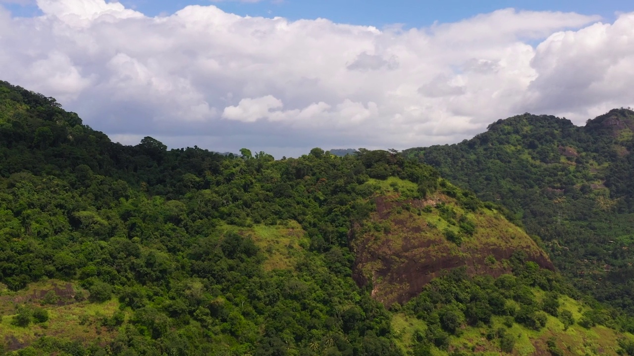 斯里兰卡的热带景观，山脉和丛林。视频素材