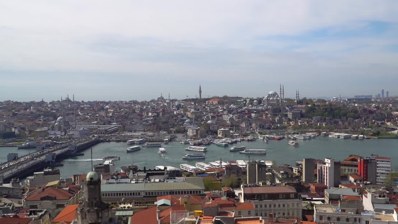 从土耳其加拉塔俯瞰伊斯坦布尔的美景。城市的欧洲部分。视频素材