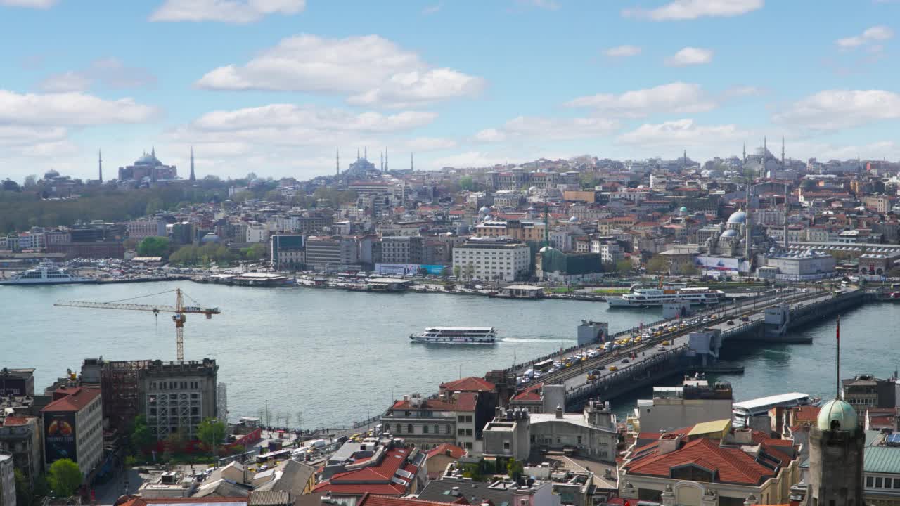 从土耳其加拉塔俯瞰伊斯坦布尔的美景。城市的欧洲部分。间隔拍摄。视频素材