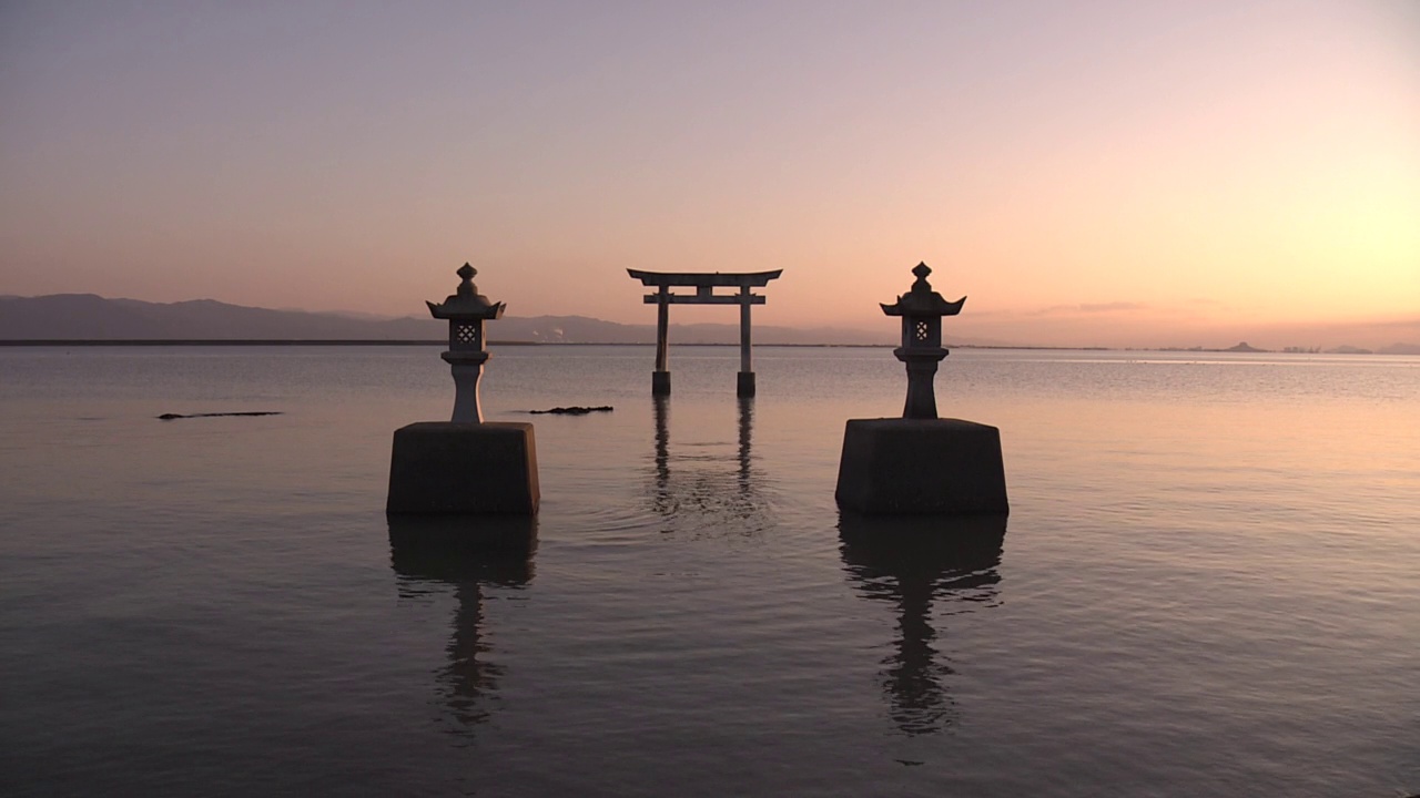 日落海上鸟居，熊本，日本视频素材