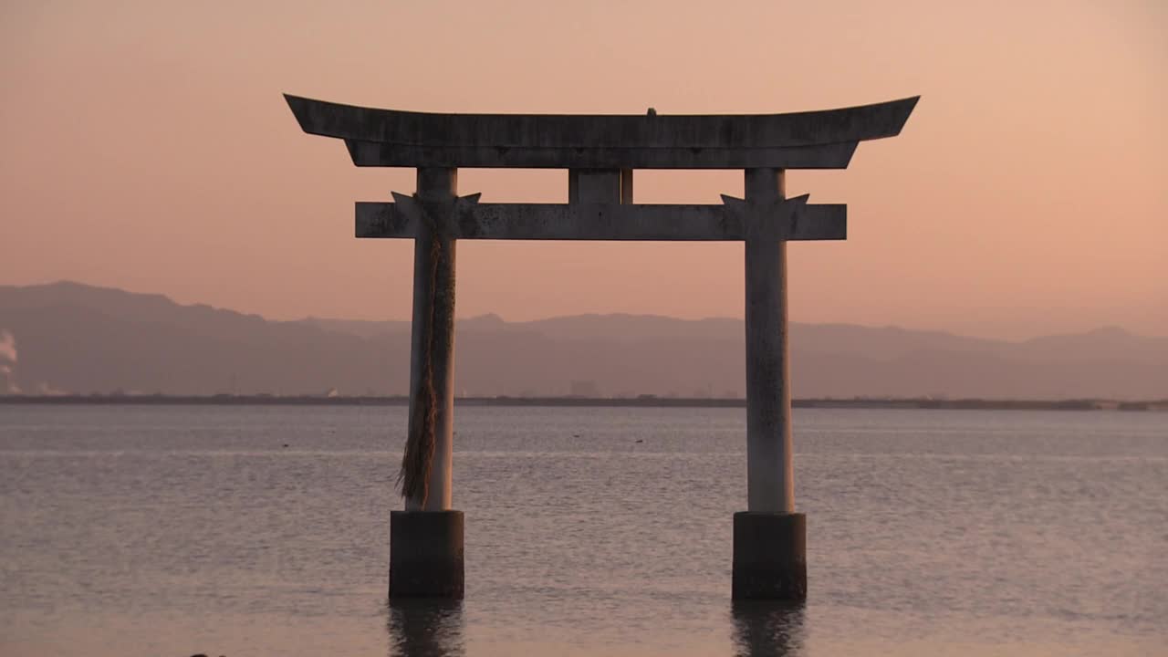 日落海上鸟居，熊本，日本视频下载