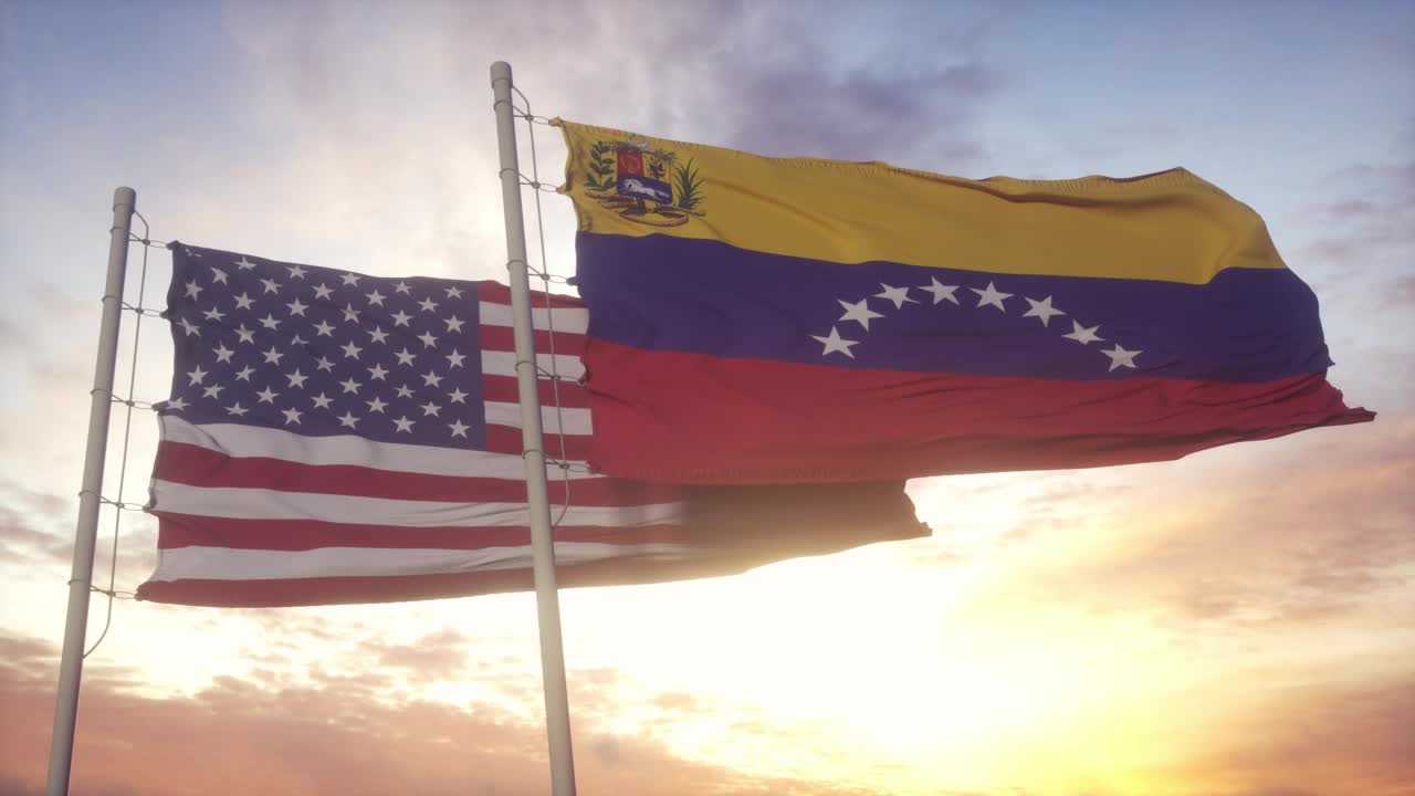 委内瑞拉和美国国旗挂在旗杆上。委内瑞拉和美国在风中挥舞着国旗。委内瑞拉与美国的外交概念视频下载