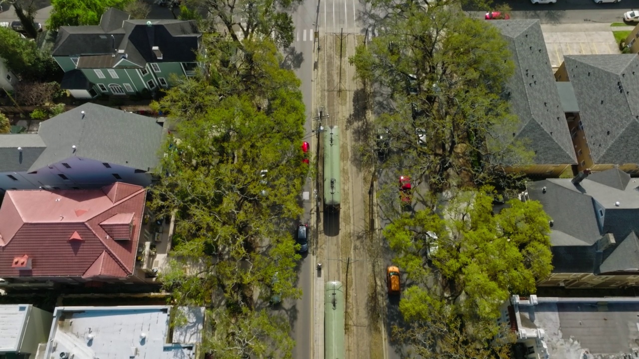 航拍路易斯安那州新奥尔良的有轨电车视频素材