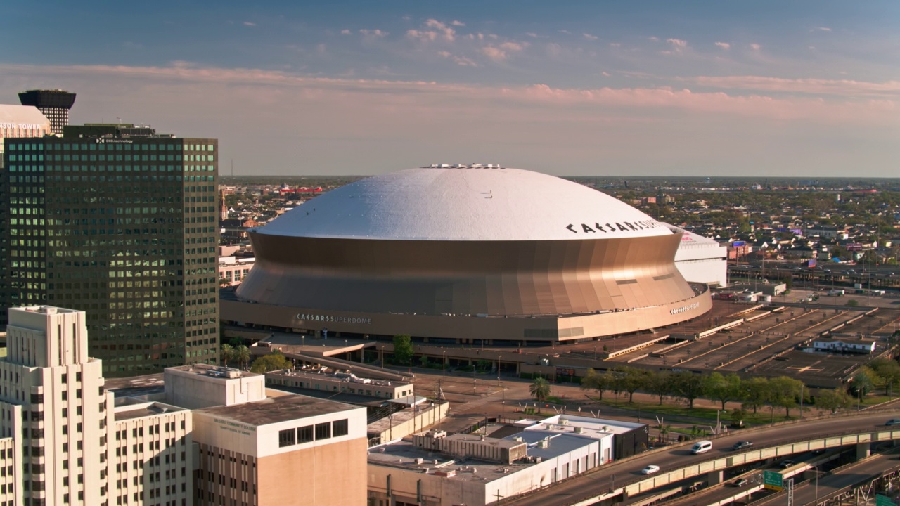 路易斯安那州新奥尔良的超级穹顶鸟瞰图视频素材