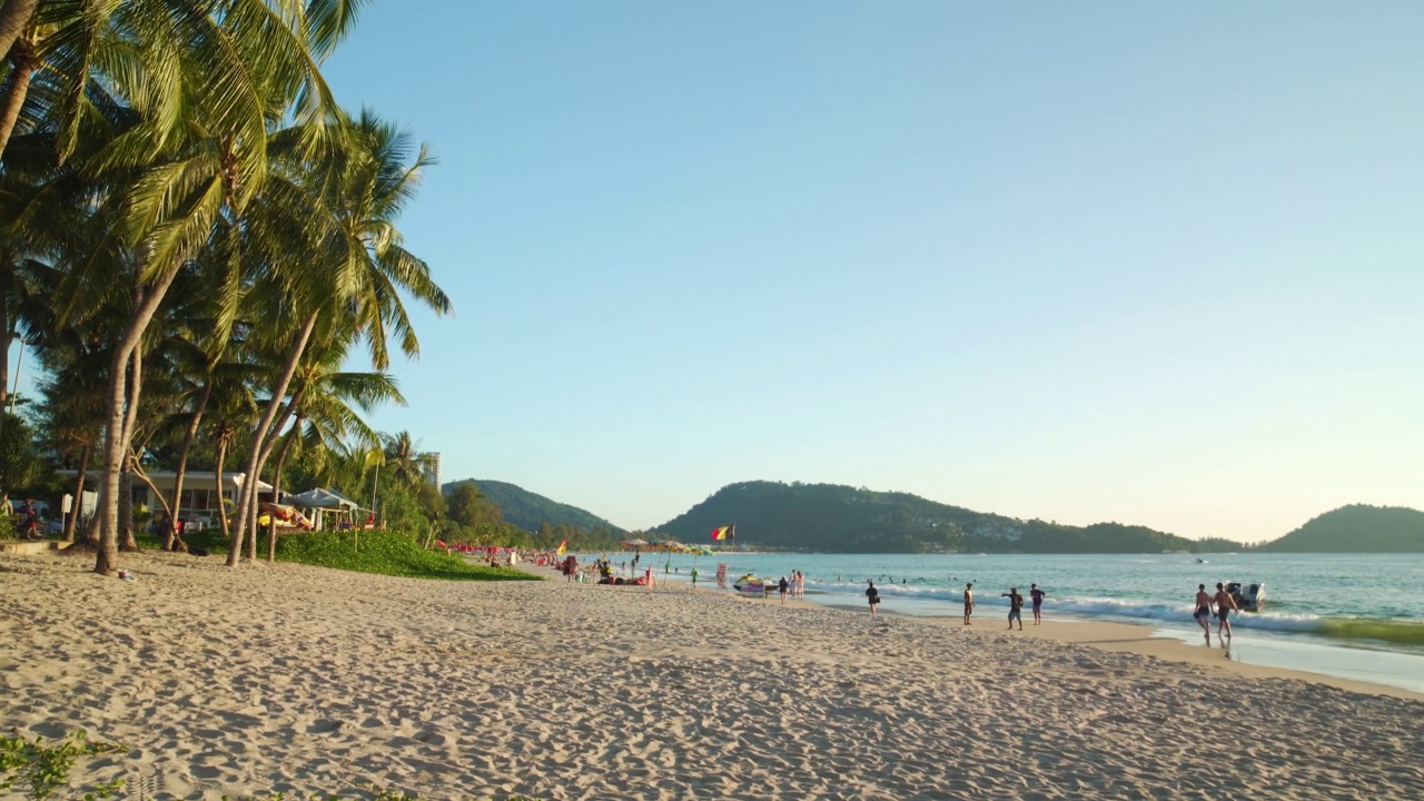 风景名胜巴东海滩著名旅游休闲度假旅游泰国普吉岛视频素材