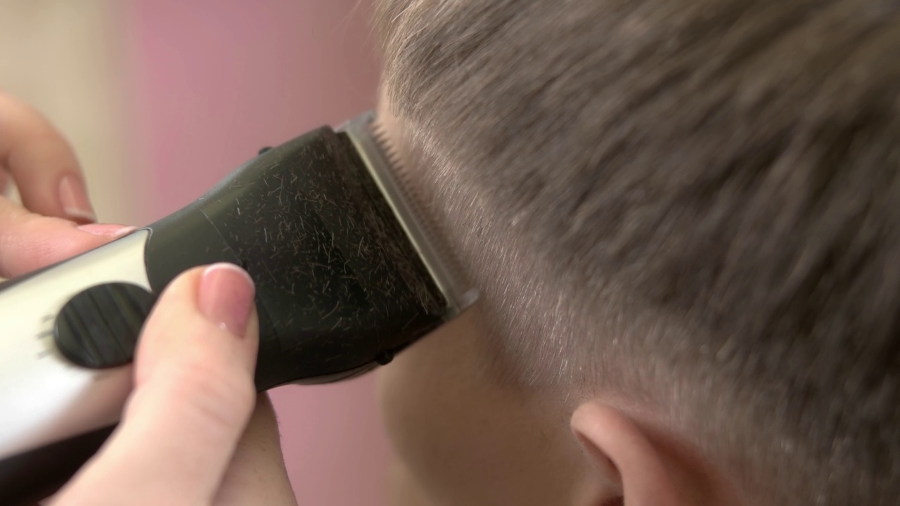 男士理发，理发器。视频素材