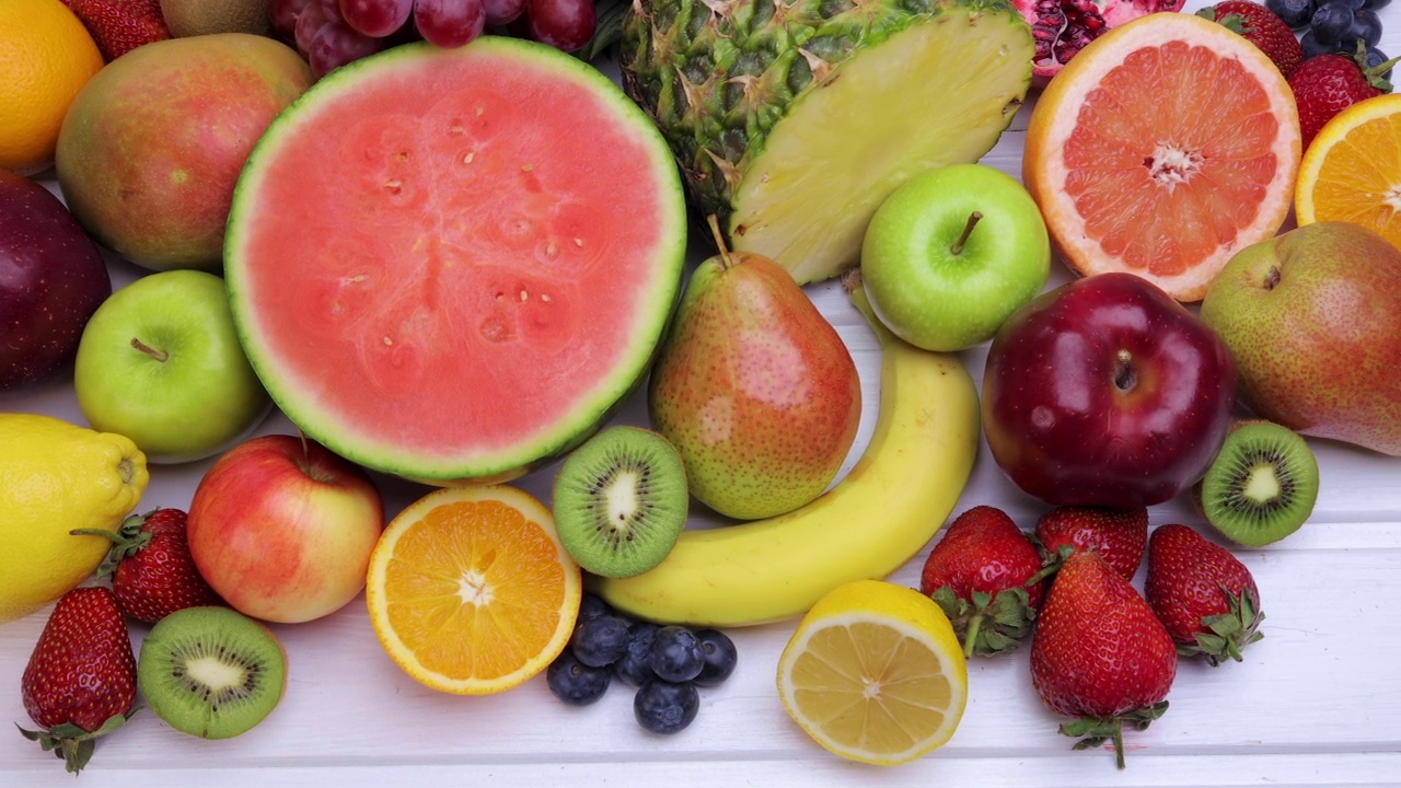 健康饮食的各种新鲜水果视频素材