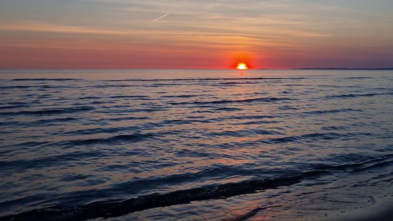 海滨风景如画的日落。自然背景视频素材