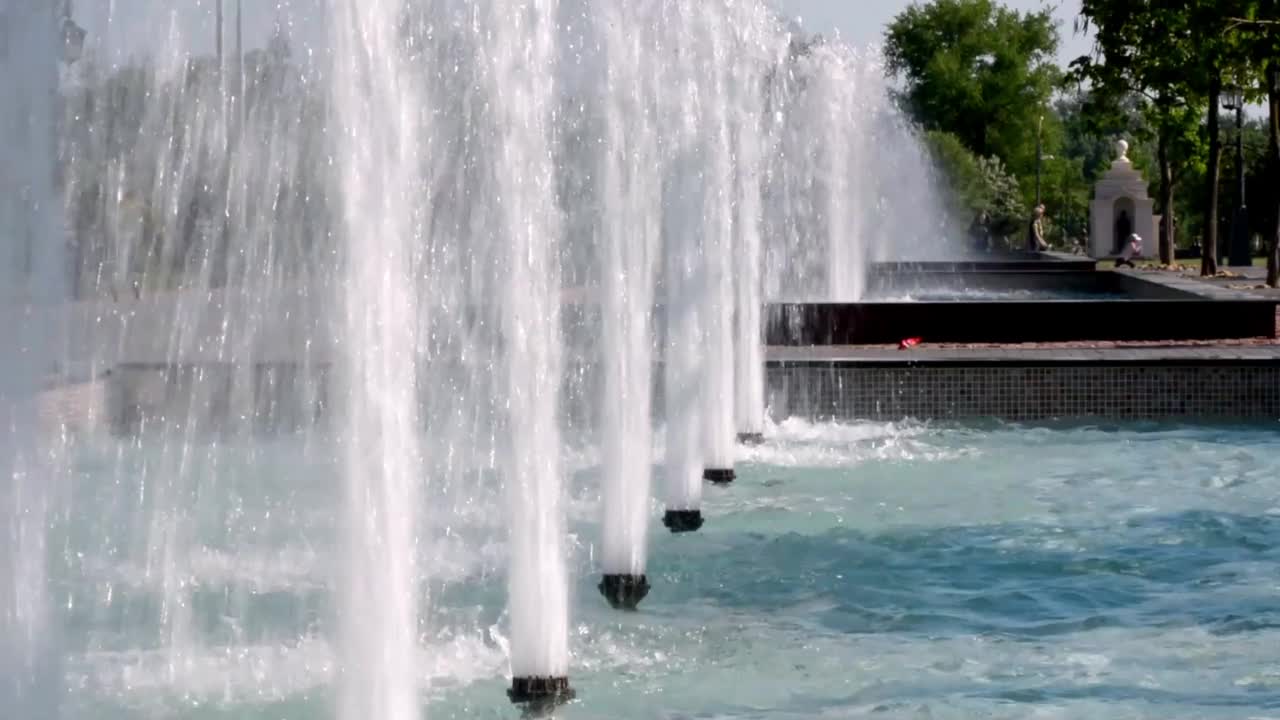 实时喷泉水视频素材