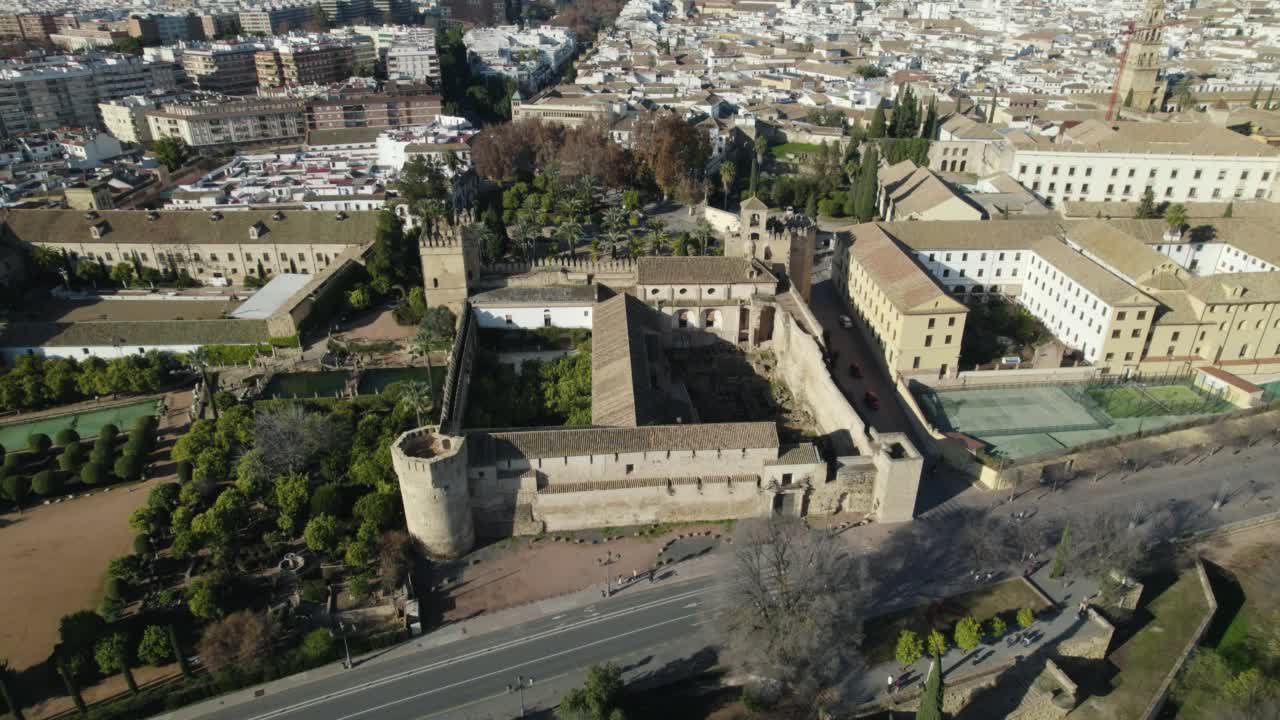 安达卢西亚科尔多瓦Alcázar de los Reyes Cristianos博物馆。天线倾斜了视频下载