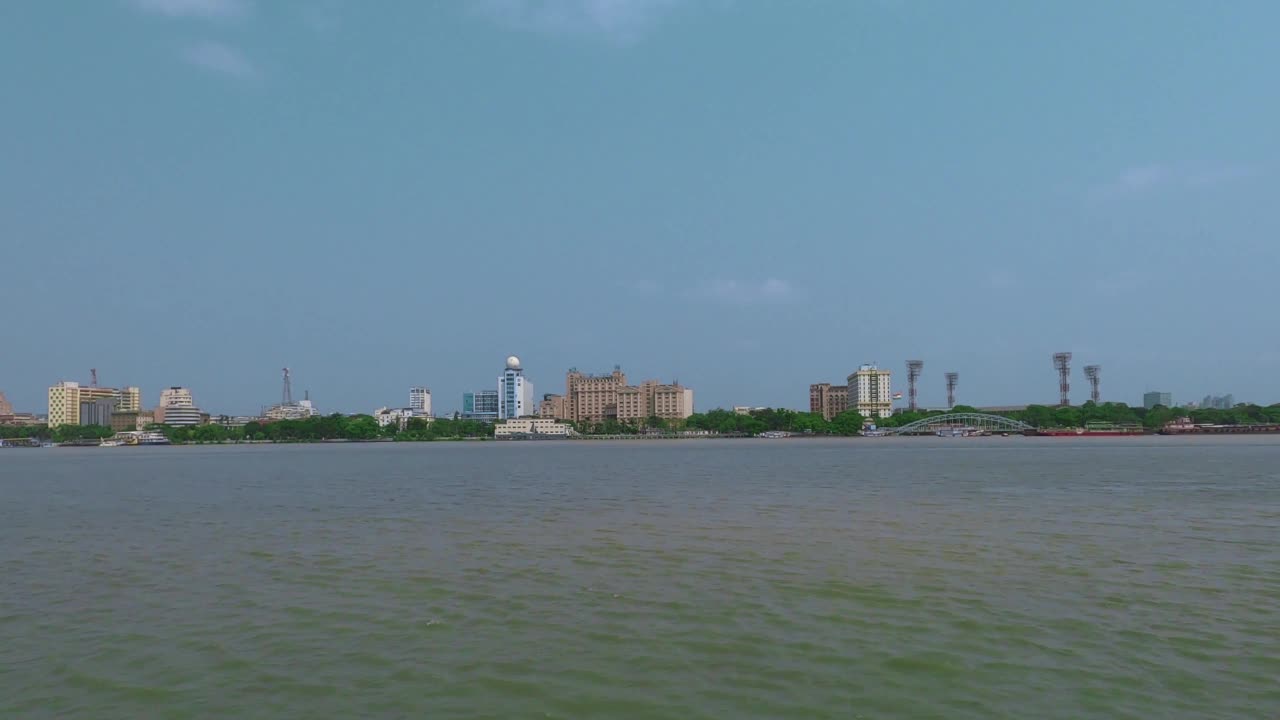 美丽的江城景观。加尔各答河畔的观点。西孟加拉邦印度南亚太平洋地区视频素材