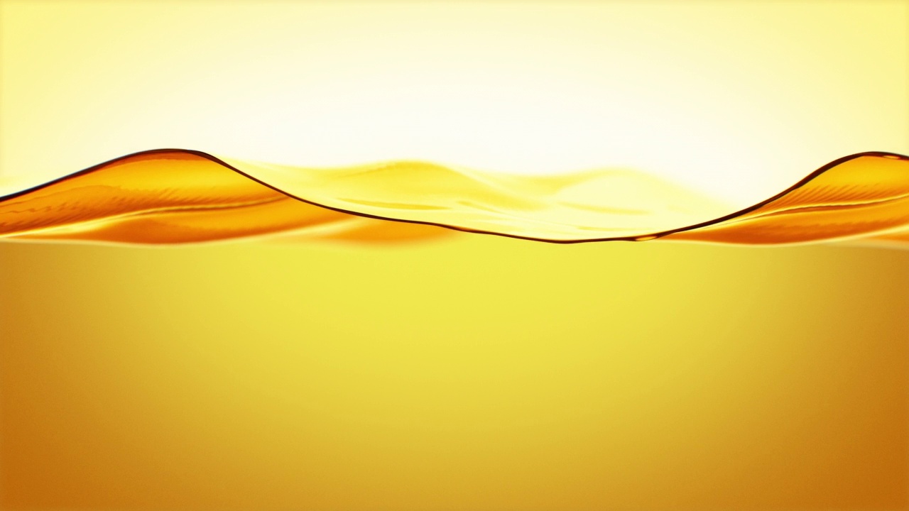 油液体缓慢摆动无缝。金色的石油表面特写白色背景流动循环三维动画。视频下载