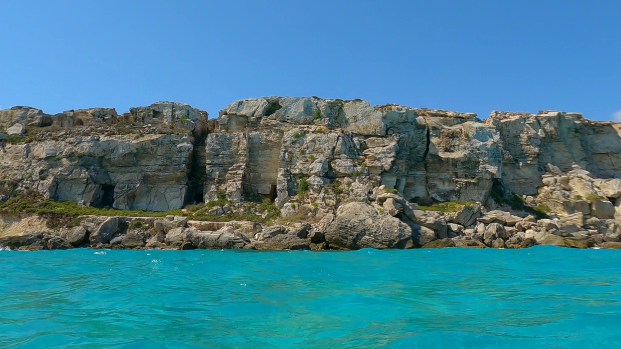 在西西里岛的费格纳纳岛，意大利的卡拉罗萨海湾全景。慢动作视频素材