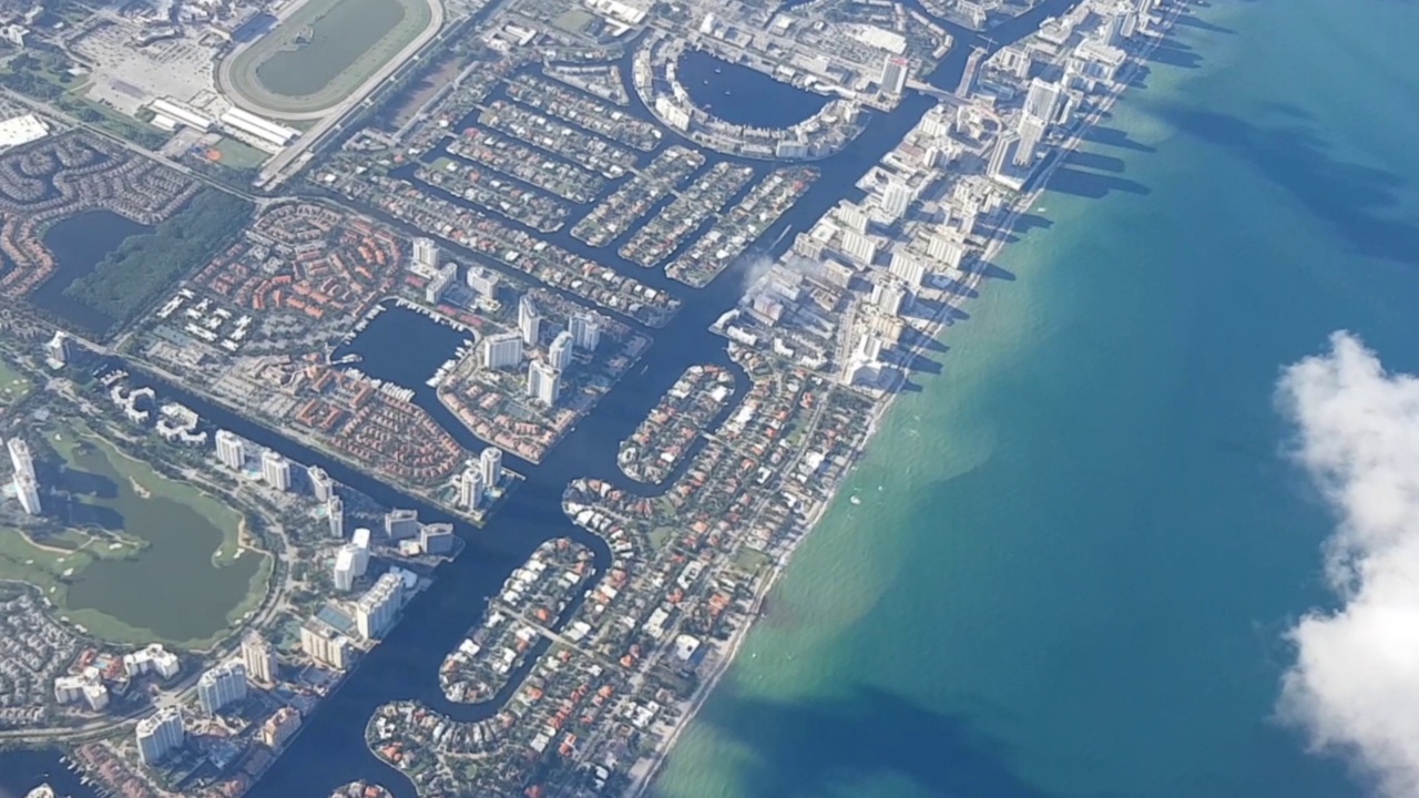 从飞机上俯瞰迈阿密海岸视频素材
