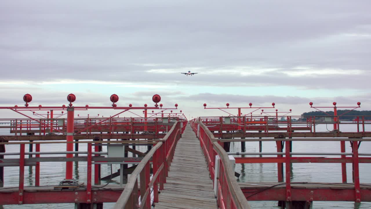 美国联合航空公司波音767在旧金山降落视频素材