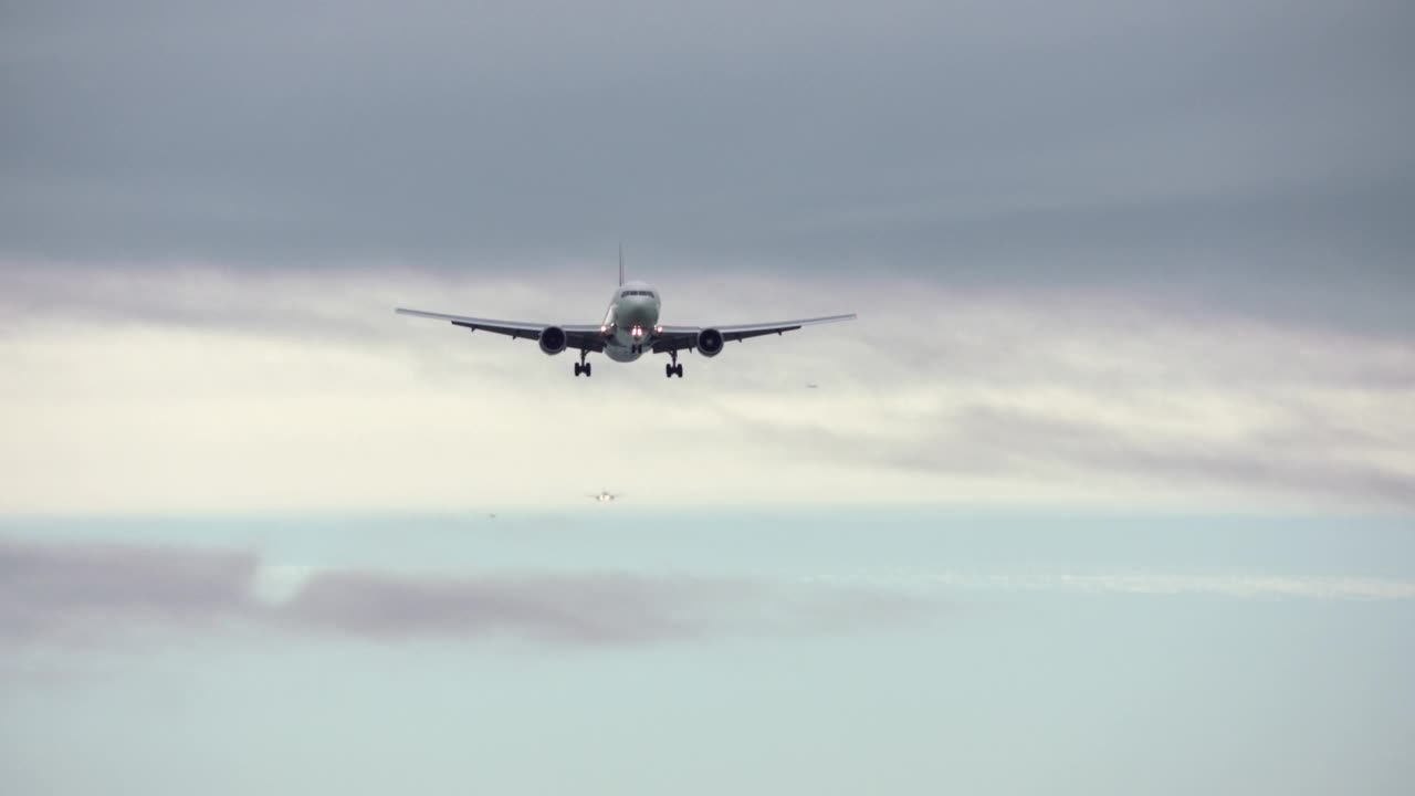 MS波音767在旧金山着陆视频素材