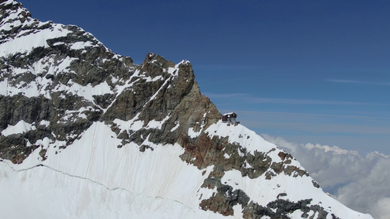 位于少女峰的欧洲最高无线电中继站:3705米(12156英尺)视频素材