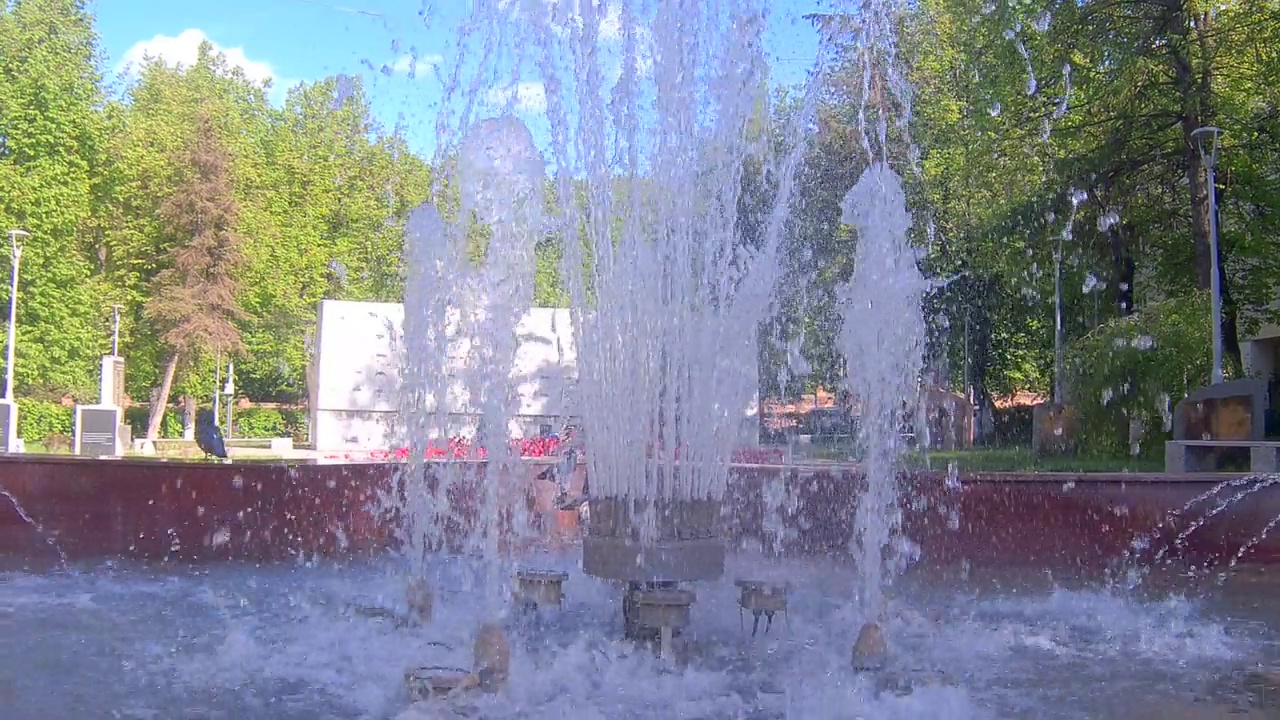 城市里的喷泉视频素材