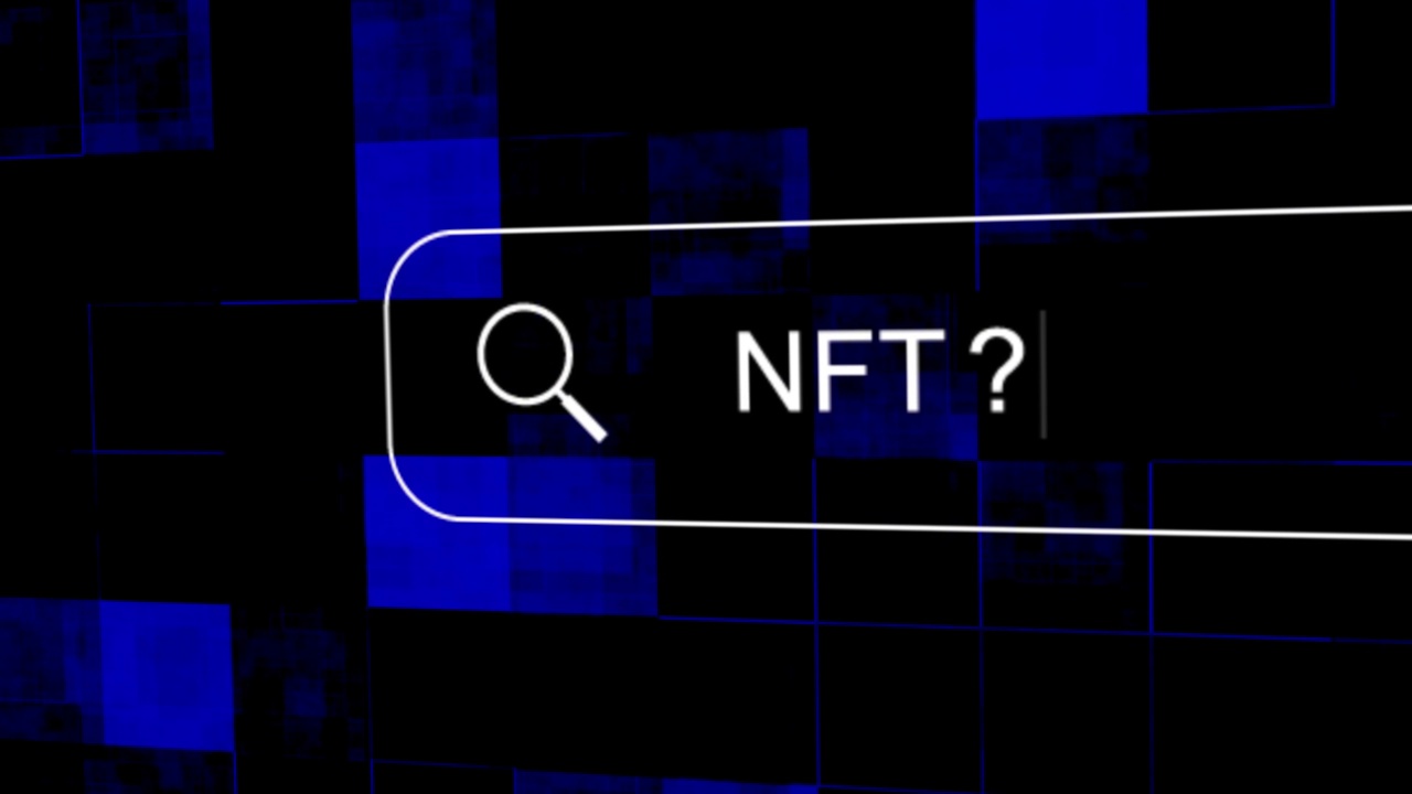 搜索栏键入问题动画- NFT?。不可替换令牌(non - replacement token，简称NFTs)是连接到区块链的数字内容块。抽象背景。4 k视频下载