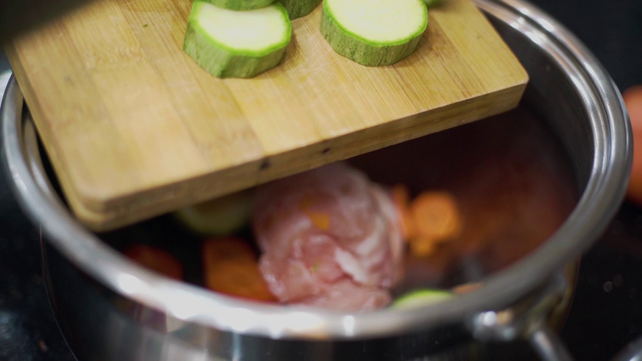 切西葫芦-烹饪视频素材