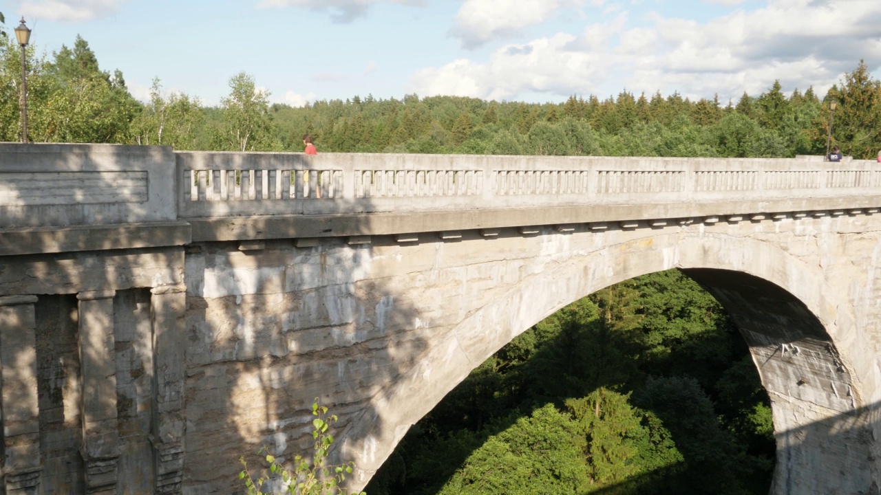 斯坦奇奇著名的石头混凝土铁路桥在波兰视频下载