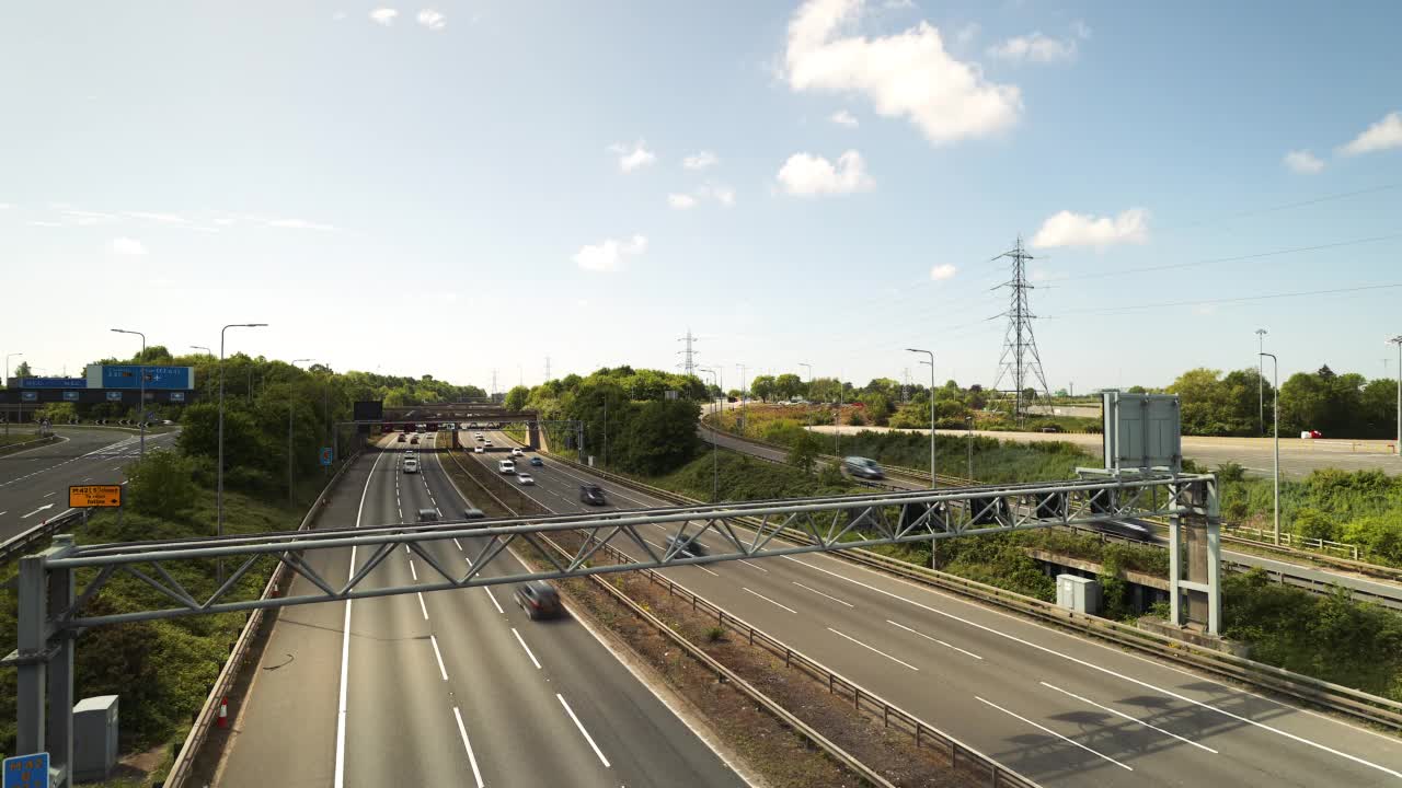 交通高速公路的十字路口的M6高速公路就在伯明翰附近视频素材